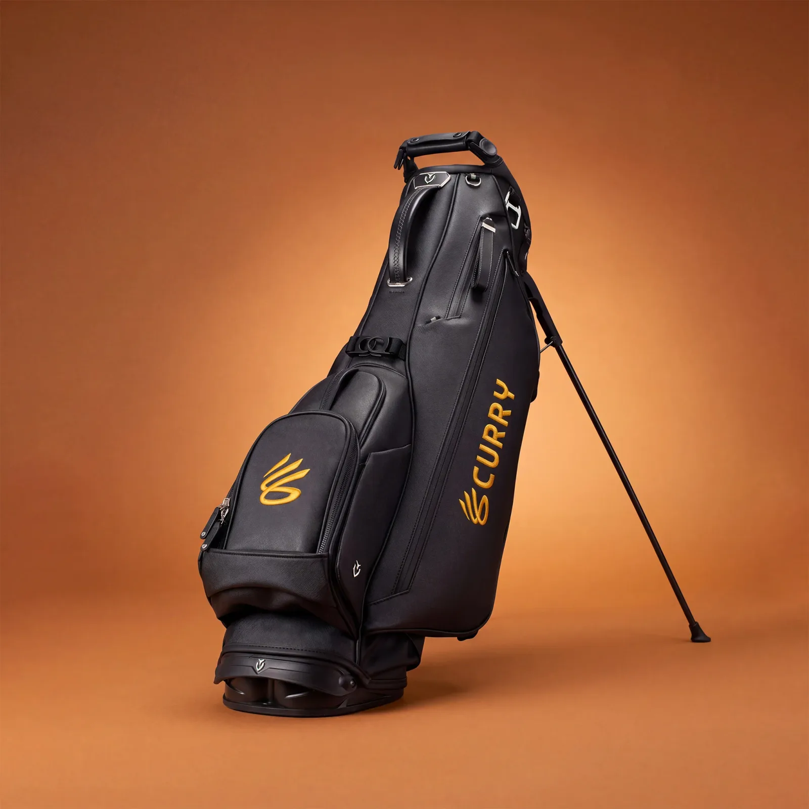 Curry Brand Lux Stand bag in black with yellow Curry logo